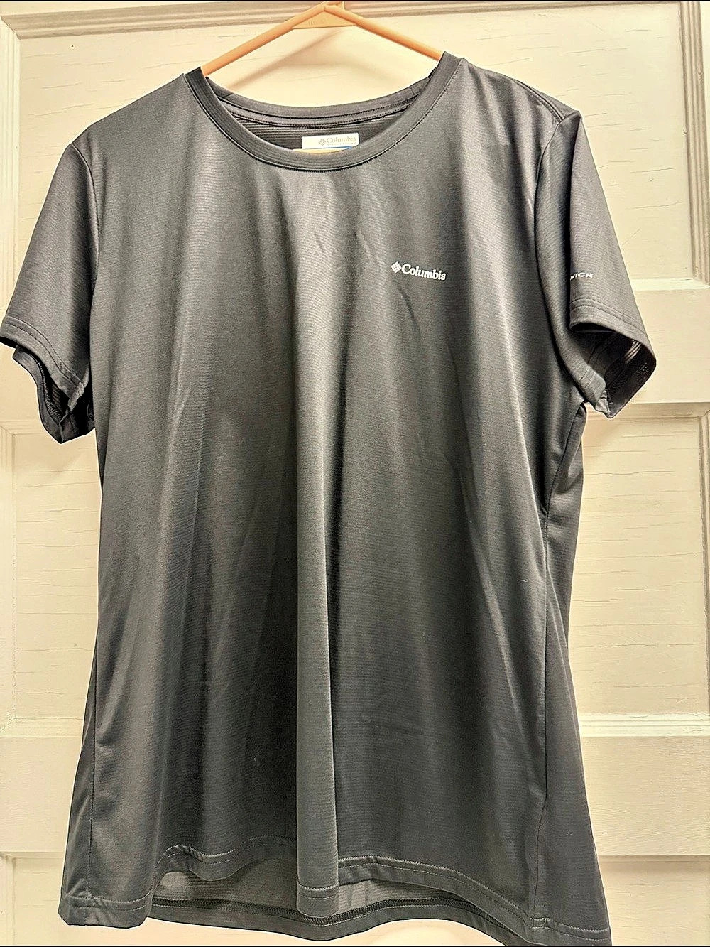 Women’s Columbia Short Sleeve Athletic Tee in Gray XL